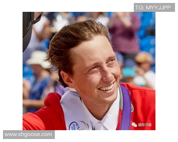 付高峰在对阵比利时的比赛中展现出卓越的竞技状态与团队合作精神 付高峰在对阵比利时的比赛中展现出卓越的竞技状态与团队合作精神